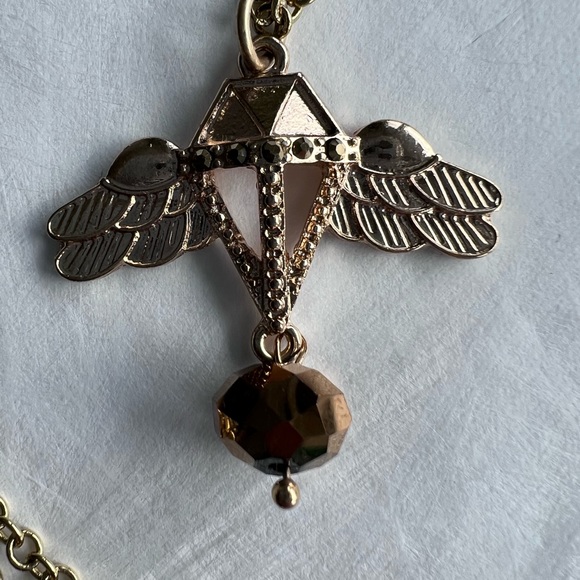 Dainty vintage gold chain and pendant with matching stud earrings - Picture 9 of 12